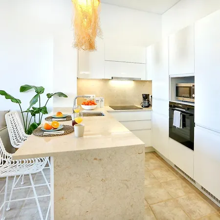 아파트 Hot Breeze 파로